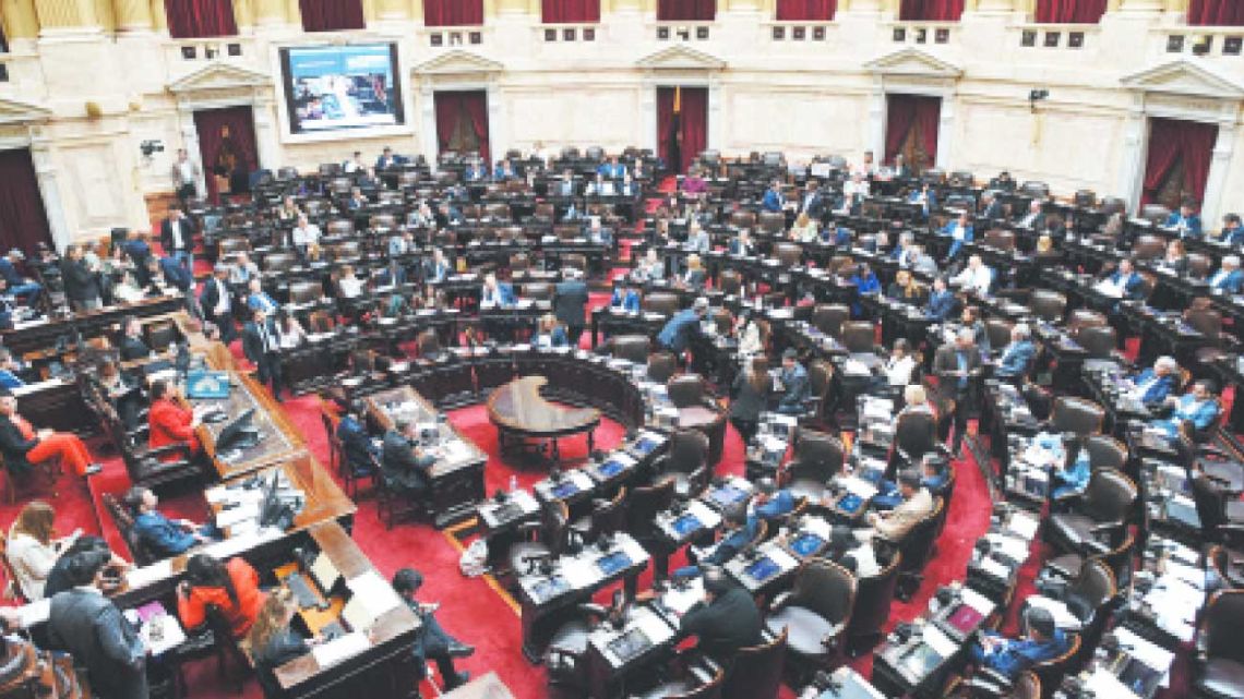 DNU sobre la SIDE ingresó al Congreso: oficialismo defiende la medida y la oposición exige explicaciones