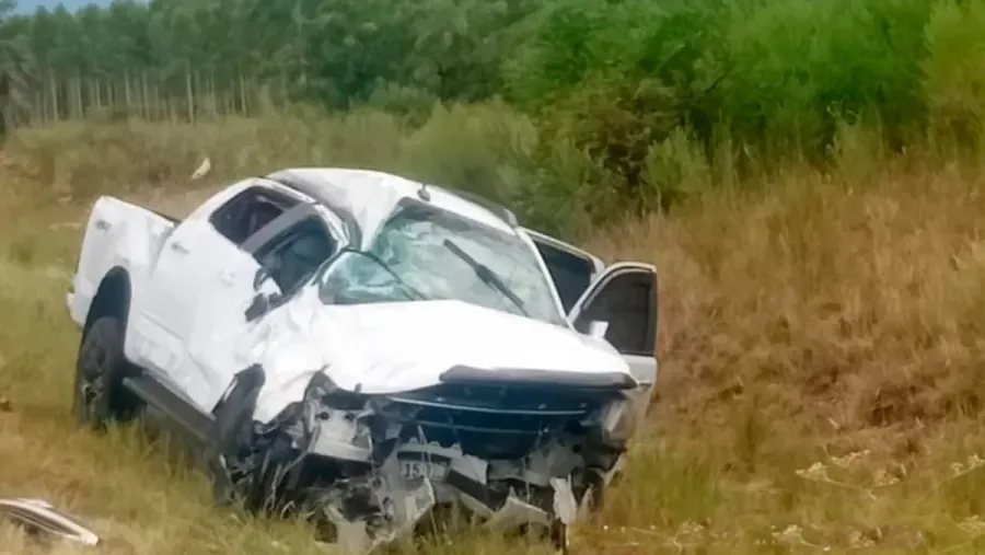 Vuelco de Chevrolet S10 con familia bonaerense en Autovía Artigas (km 186) en Ubajay; investigan causas