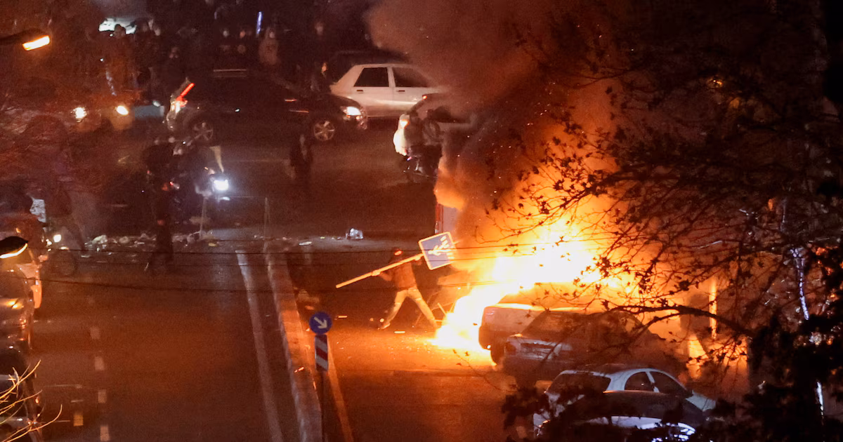 Protestas masivas y represión en la República Islámica de Irán minan la legitimidad del régimen