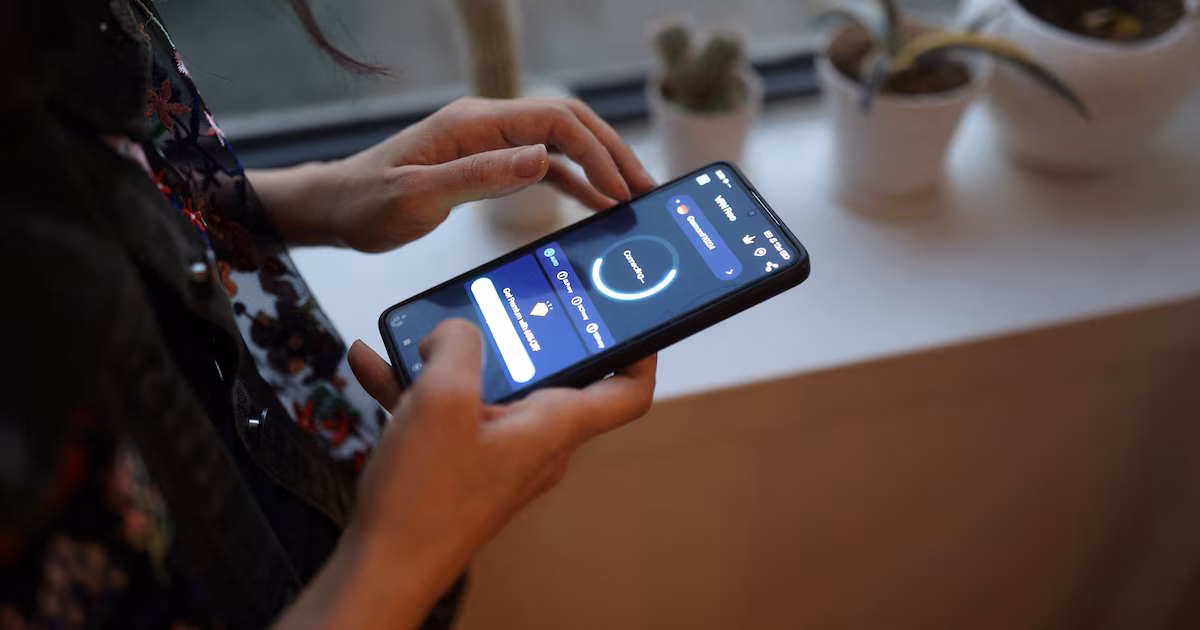 Régimen iraní restablece parcialmente el acceso a internet tras semanas de bloqueo total