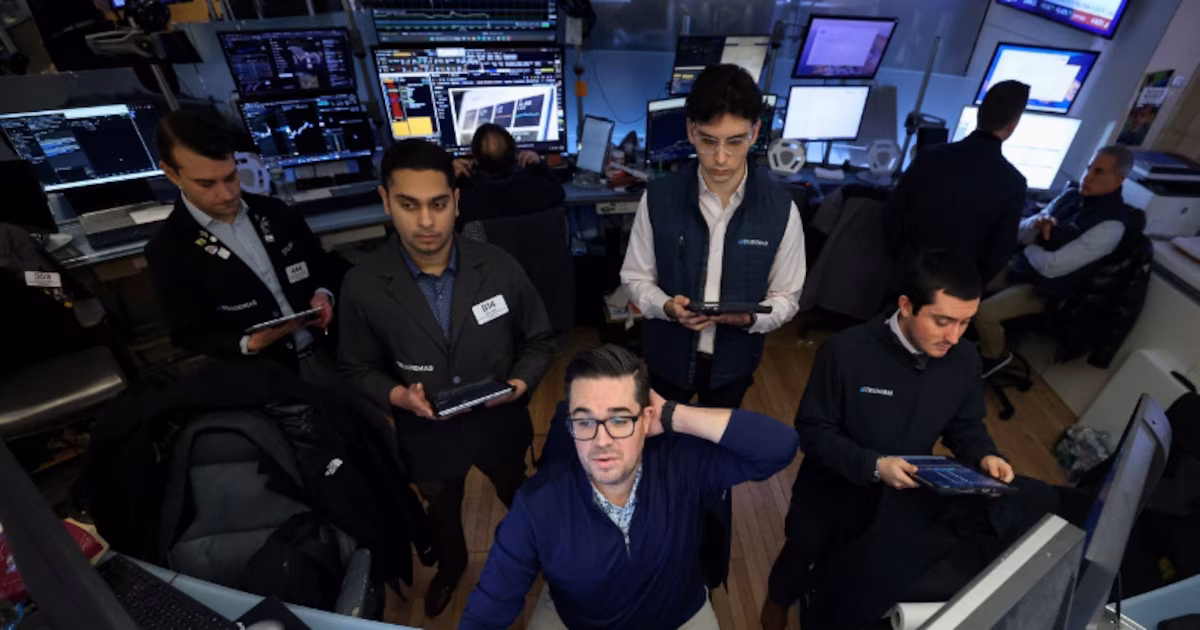 Mercados: bonos argentinos suben y riesgo país casi rompe piso de 500; Globales y Bonares avanzan tras canje en Ecuador