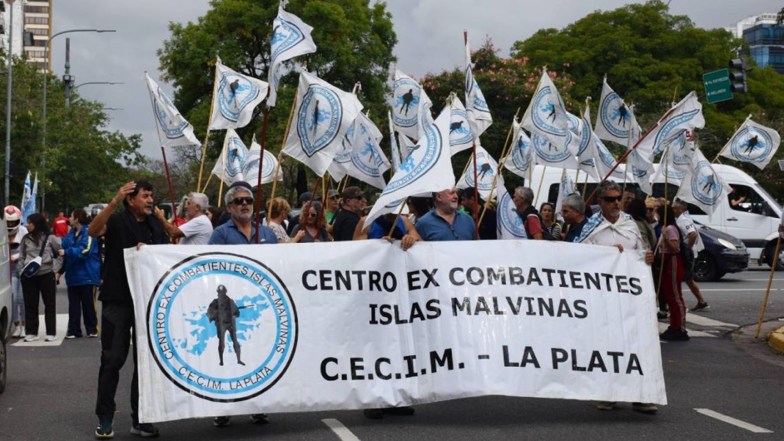 Ex combatientes de Malvinas presentaron denuncia contra Milei por declaración sobre las islas