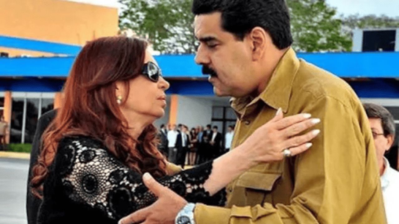 Libertarios versus kirchneristas: la grieta por Maduro