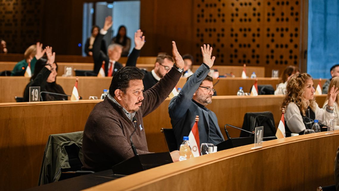 Concejo oficialista impulsa ordenanzas en alza y la oposición redobla el control