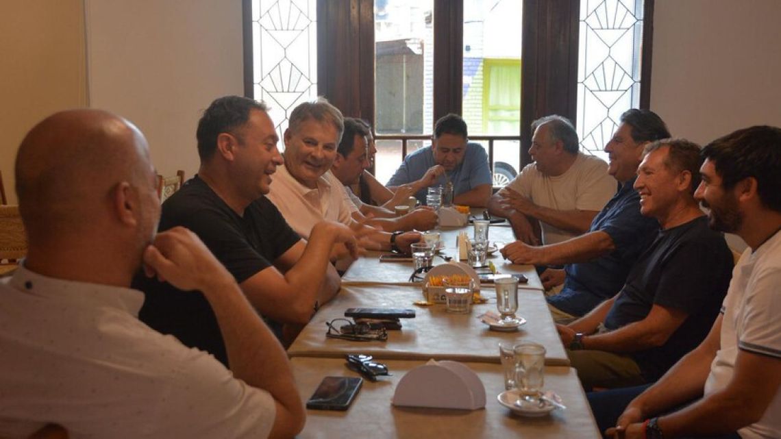 Tercera Vía impone límites en la interna de la UCR y advierte a De Loredo: “el radicalismo no tiene dueños”