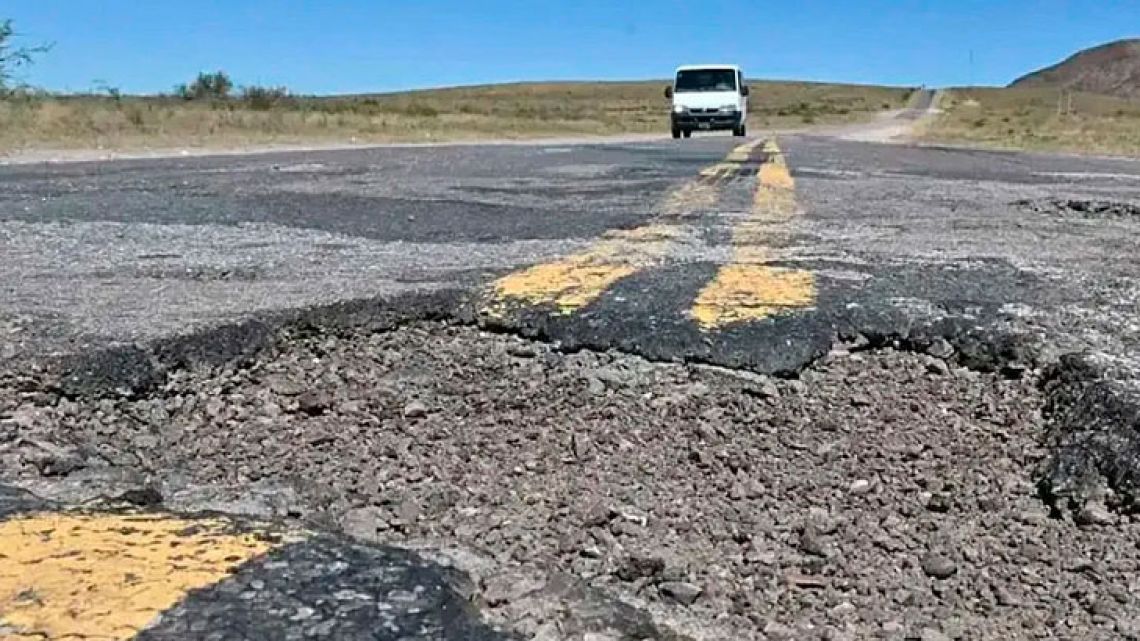 Vialidad volvió a sancionar a Caminos del Río Uruguay por baches sin reparar en la Ruta 14