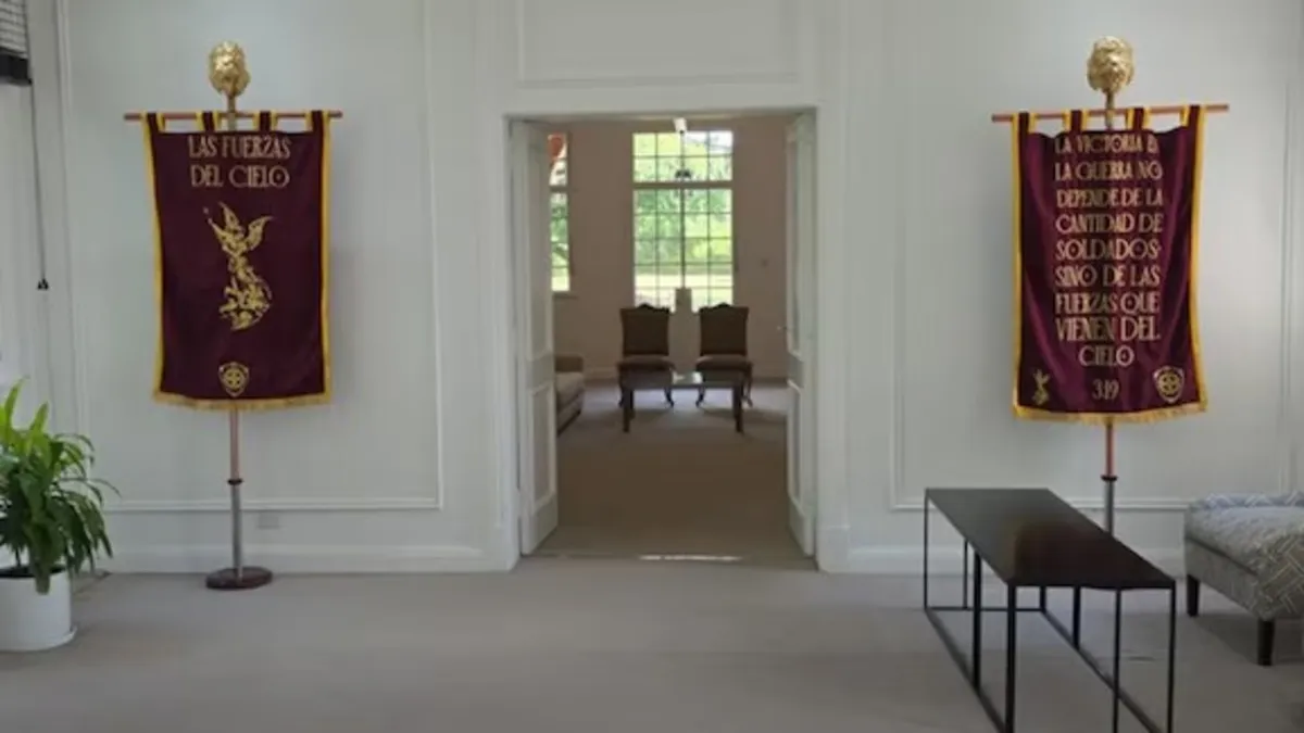 Javier Milei colocó estandartes de “Las Fuerzas del Cielo” en la Quinta de Olivos