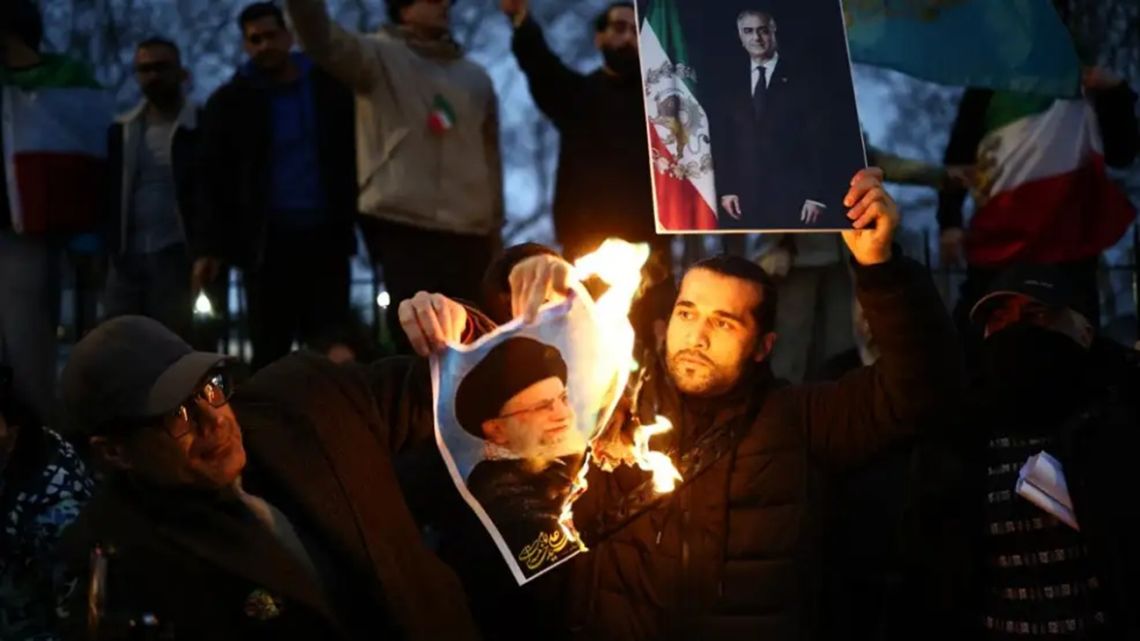 Restricciones a comunicaciones e internet en Irán dejan vacíos informativos y generan alarma internacional