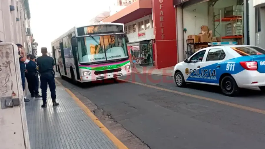Murió un hombre de 77 años tras ser aplastado por un colectivo que arrancó en el centro de Paraná