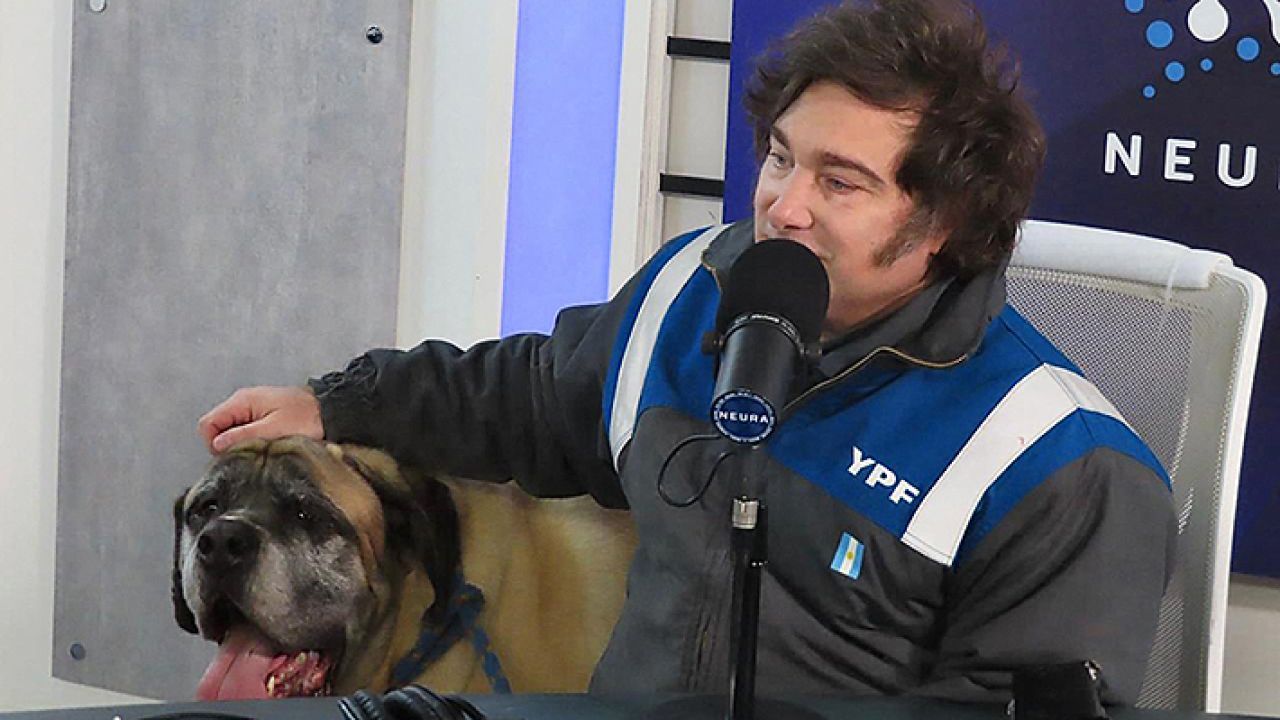 Milei en Olivos: la cabaña, sus perros y un estilo presidencial informal