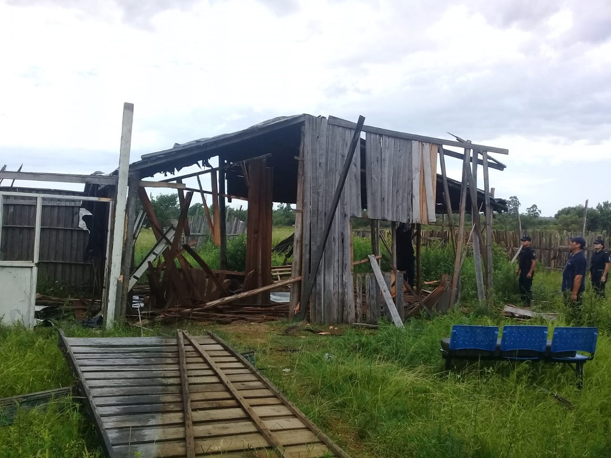 Desmantelan un punto de venta en terreno municipal