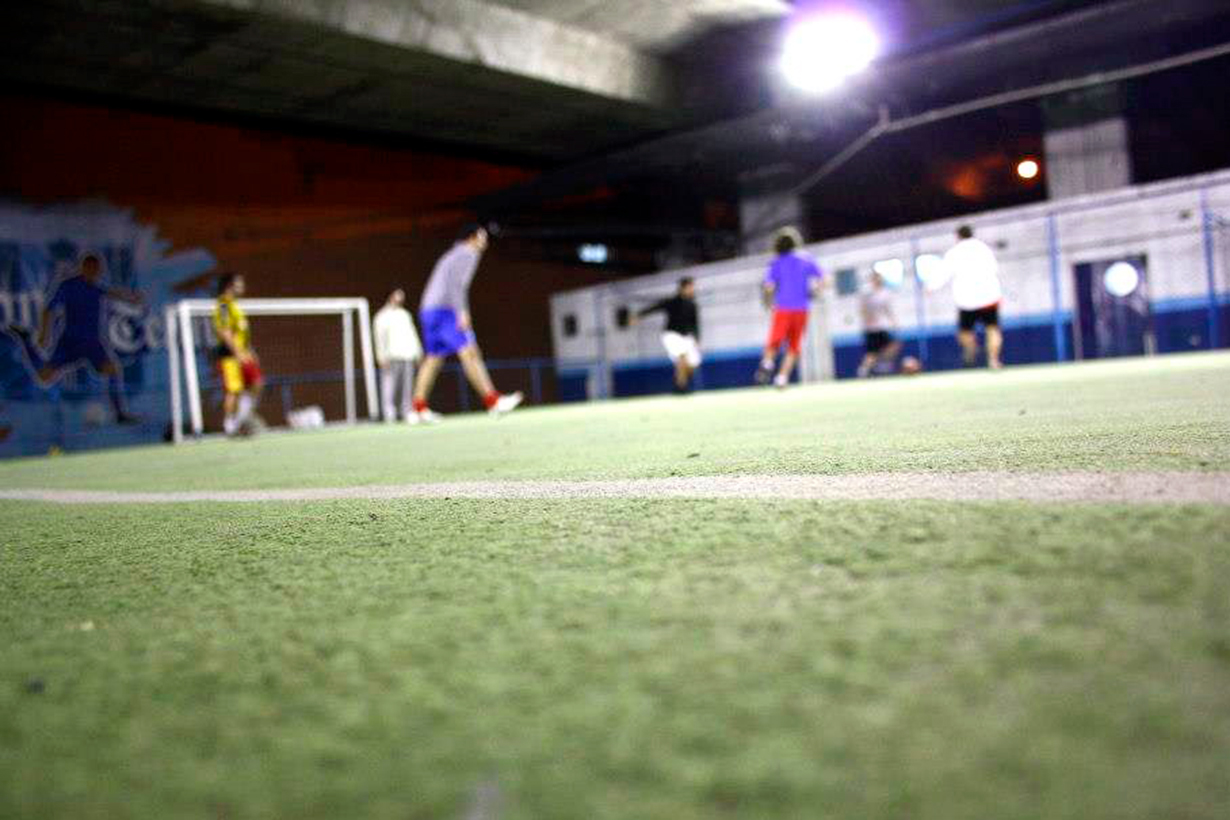 Hombre de 34 años fallece durante partido de fútbol 5