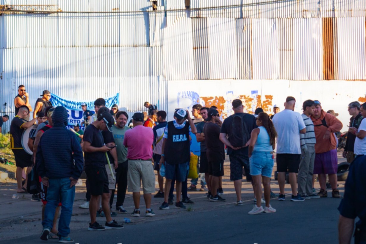 Seis imputados por el bloqueo del puerto uruguayense aguardan definición judicial