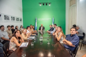 La provincia formalizó el instructivo de recategorizaciones, pero los gremios mantienen el reclamo salarial