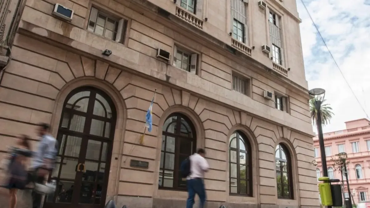 Inteligencia: habilitaron la feria judicial para tratar planteo contra el DNU que amplió las facultades de la SIDE