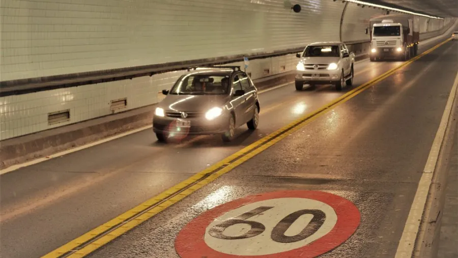 Túnel: secuestraron una camioneta por adelantamiento indebido a alta velocidad en el viaducto