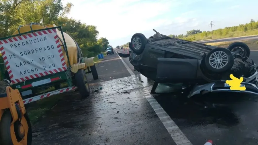 Accidente en ruta 12: mujer herida al volcar en km 123 y pasar al carril contrario en Ceibas