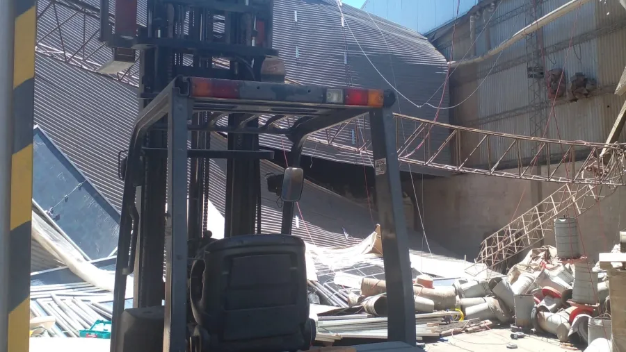 Viale: trabajador en grave estado tras derrumbe en galpón La Ponedora de Sterz y abre debate sobre seguridad laboral