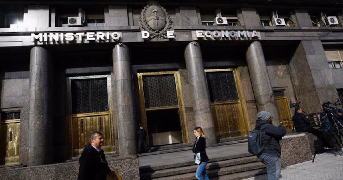 Cuánto cobran desde este mes los ministros y secretarios nacionales tras aumentos después de dos años de congelamiento