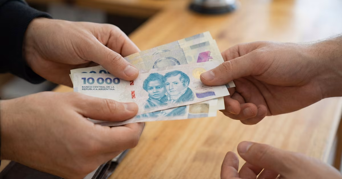 Salarios registrados crecieron 2% en diciembre y quedaron por debajo del IPC 2,8% en 2025, según Indec