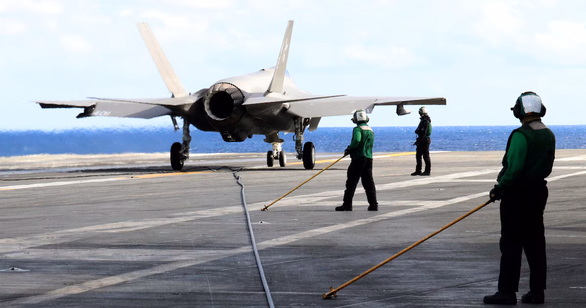 Estados Unidos derribó un dron iraní que se acercó a un portaaviones en el Mar Arábigo, alarma internacional