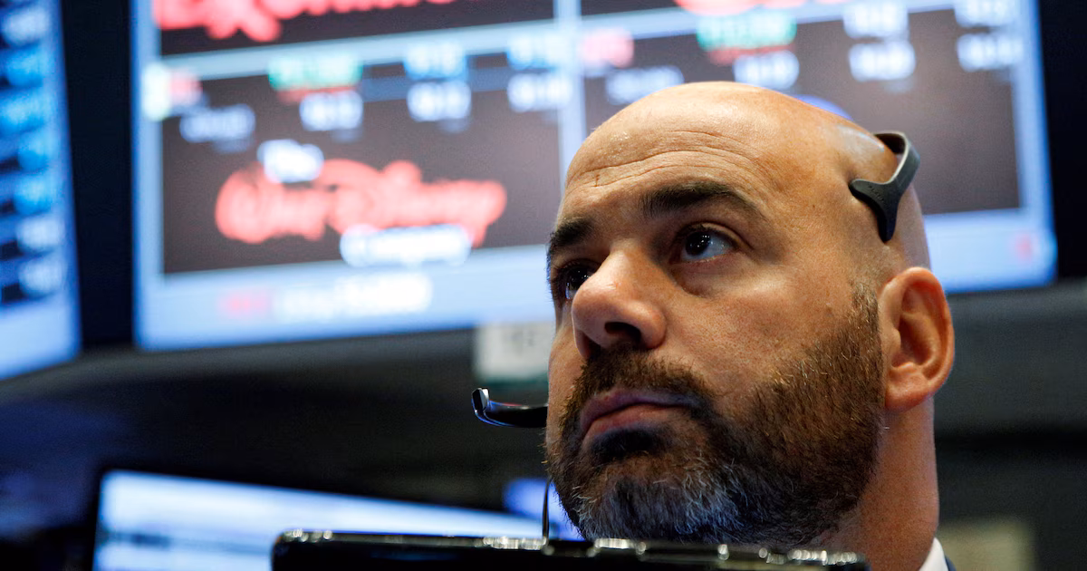 Acciones argentinas caen hasta 13% en Wall Street y riesgo país vuelve a 500 puntos