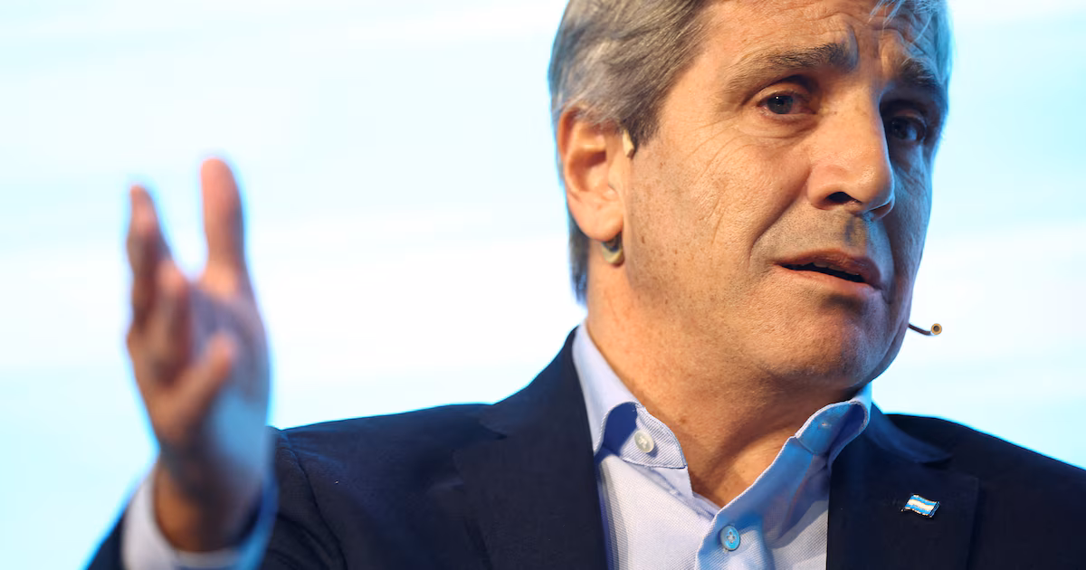 Gobierno pisa el dólar para frenar la inflación, a costa de una nueva caída del tipo de cambio real