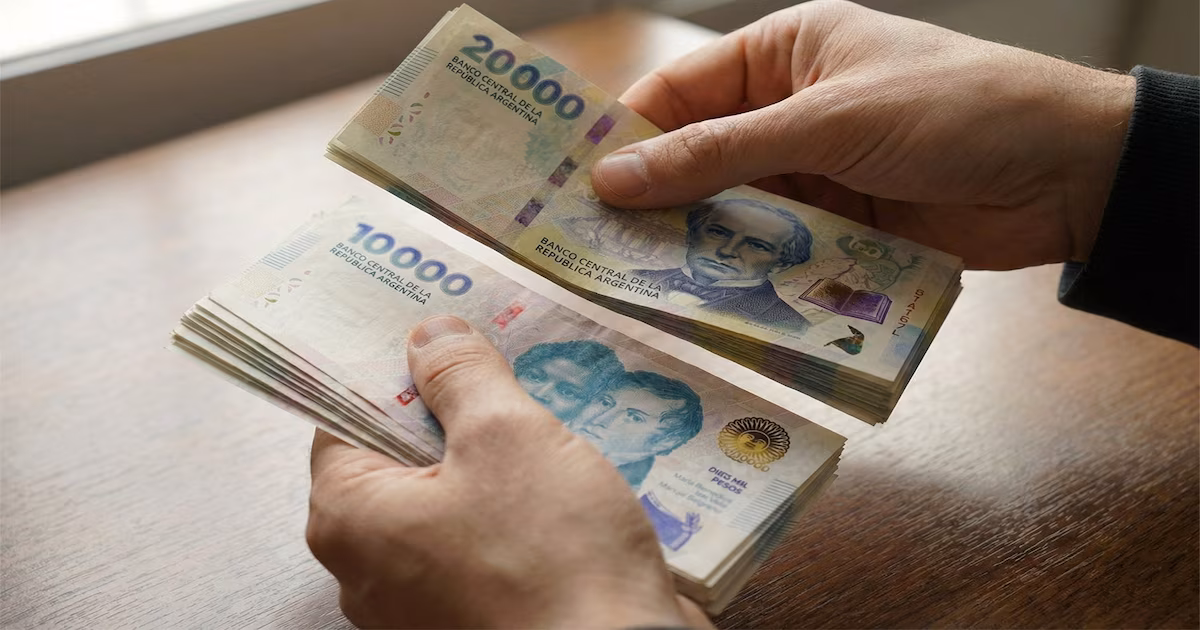 Cuánto cobrará un empleado bancario en febrero tras el último acuerdo paritario: suba por la inflación y sueldo básico