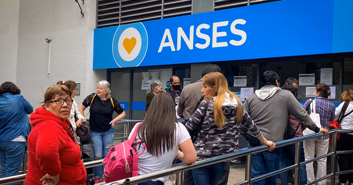 ANSES: quiénes cobran hoy, martes 10/02/2026 — cronograma y montos reajustados; incluye bono y aumento por movilidad