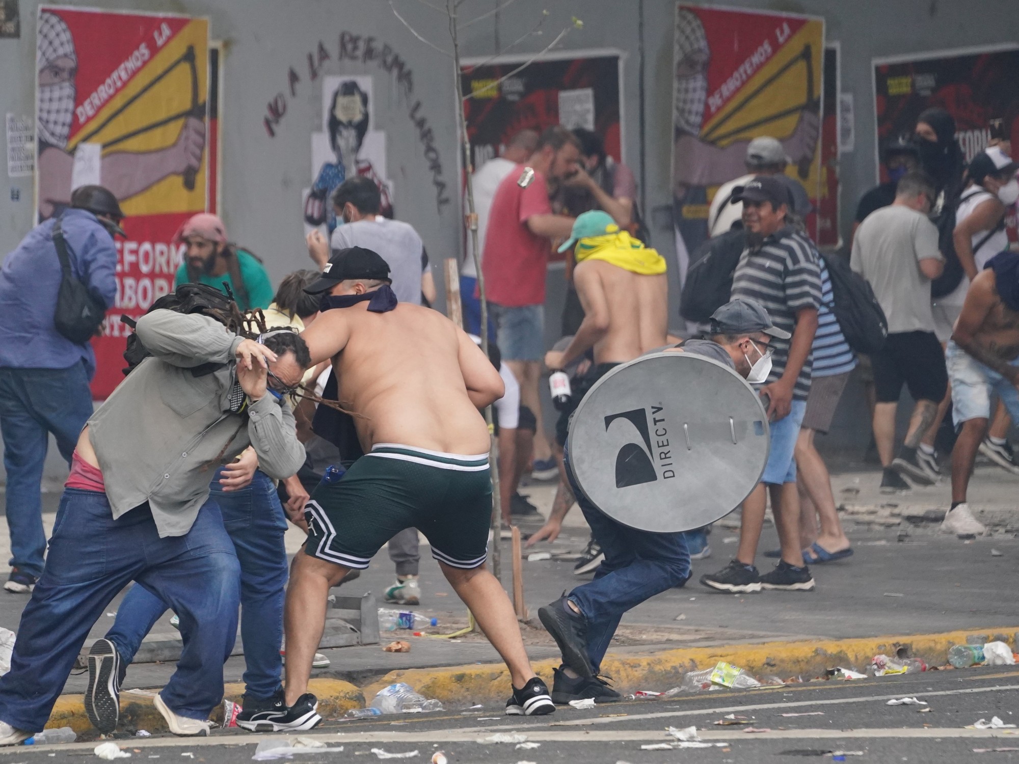La marcha terminó rápido por los incidentes, entre la resignación por el resultado de la votación y pases de factura a la CGT