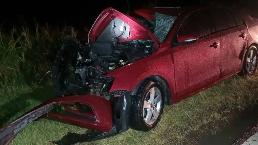 Automovilista de Paraná, 59, hospitalizado tras incrustarse contra un acoplado en Colonia San Miguel bajo intensa lluvia