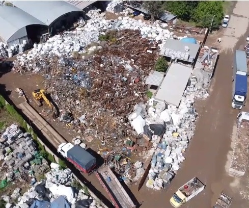Ambiente abre sumario a la chatarrería Todoni