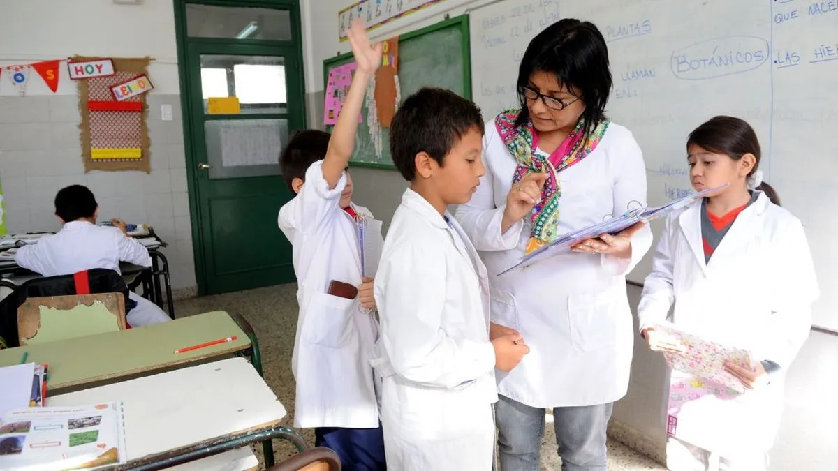 Salarios docentes: la oposición presentó un proyecto para otorgar aumentos de hasta $119.473