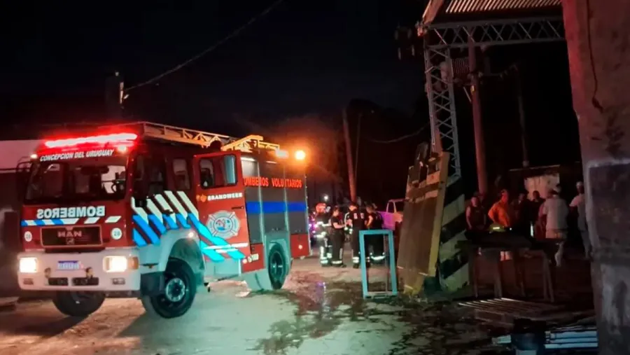 Concepción del Uruguay: incendio en taller de la Granja Tres Arroyos alarma y respuesta de bomberos; no hubo heridos