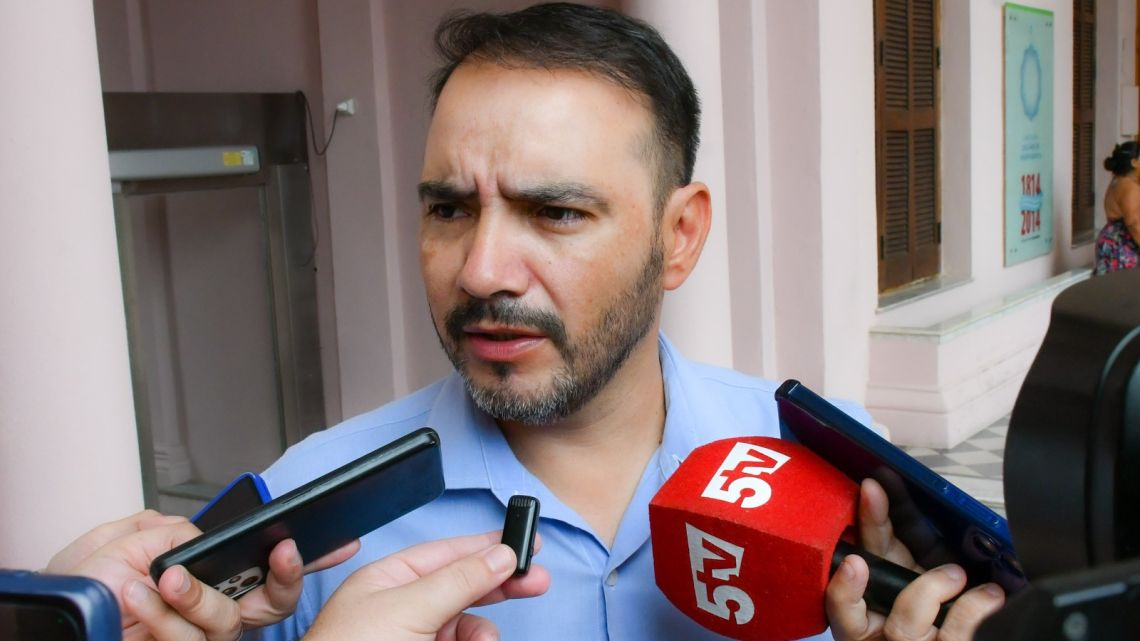 Gira oficial: Valdés propone cobrarle a Milei con terrenos nacionales y enciende la pulseada por activos del Estado