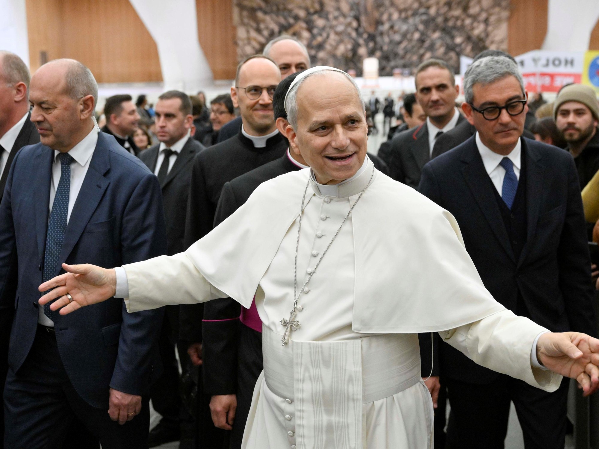 El Gobierno agita polémicas, invitación papal y las cuentas para el 2027