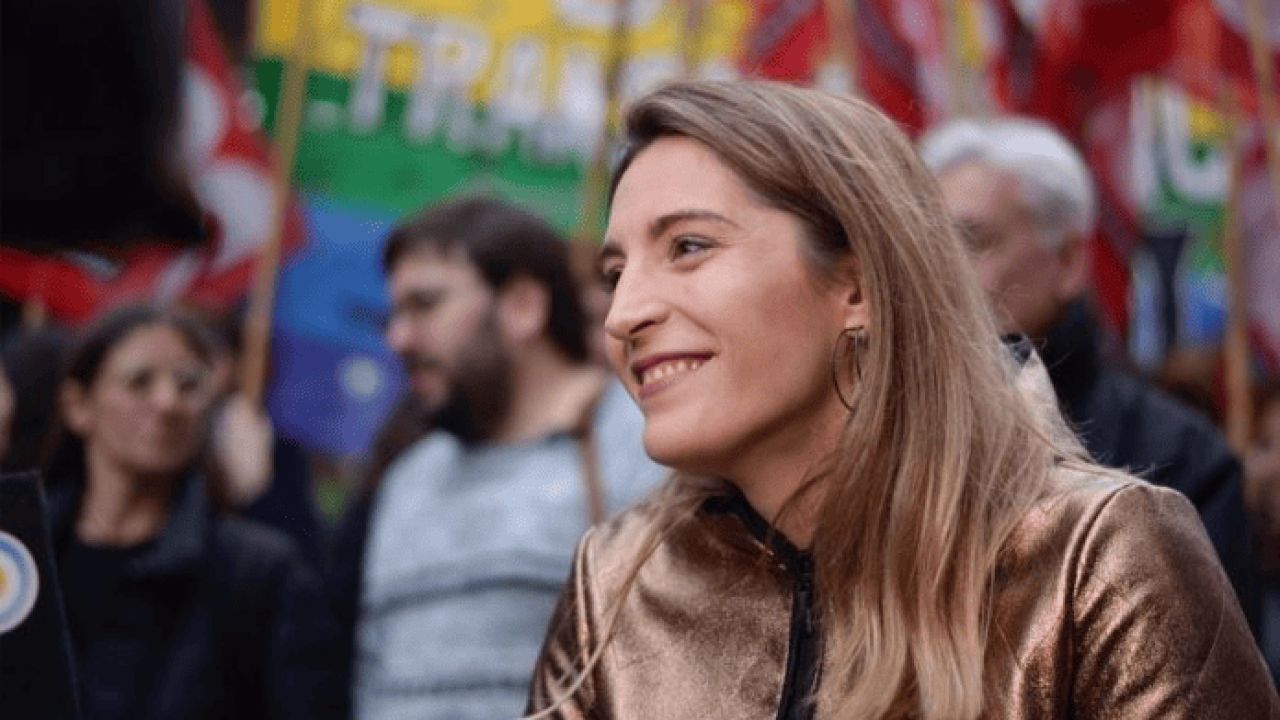 Castañeira sufre un bochorno por la invitación “Sexo campamento” al mitin anticapitalista