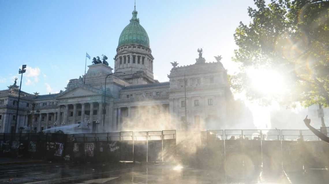 Lucas Romero advierte: la sociedad pide cambios, pero duda que respalde el contenido de la reforma laboral