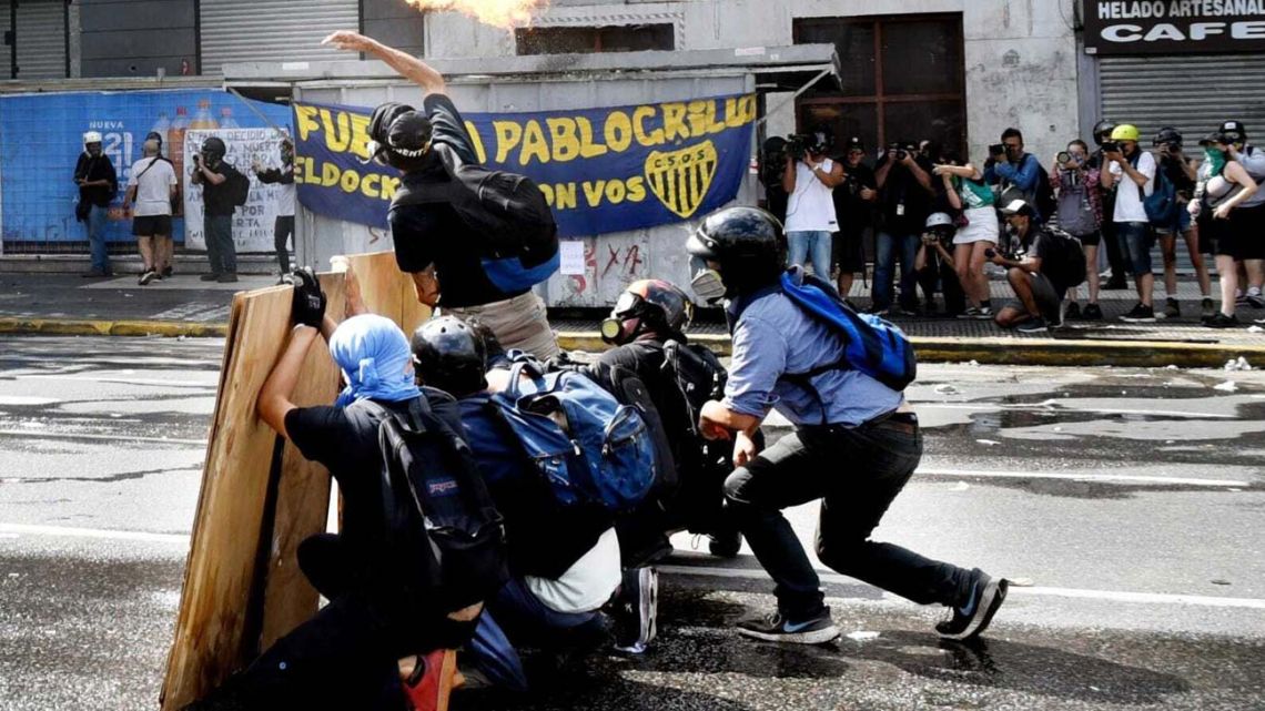 Represión en el Congreso: ¿Infiltrados, violentos inorgánicos o zona liberada por la Policía?