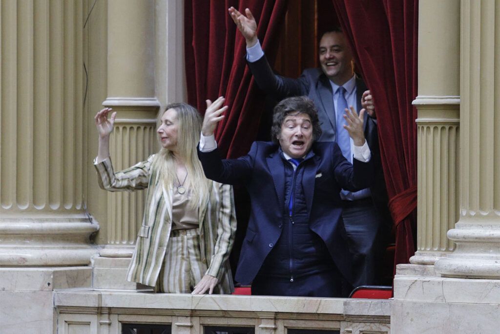 Oficina de Respuesta: por pedido de Milei, Santiago Caputo le arrebata la pelea contra el periodismo a Adorni