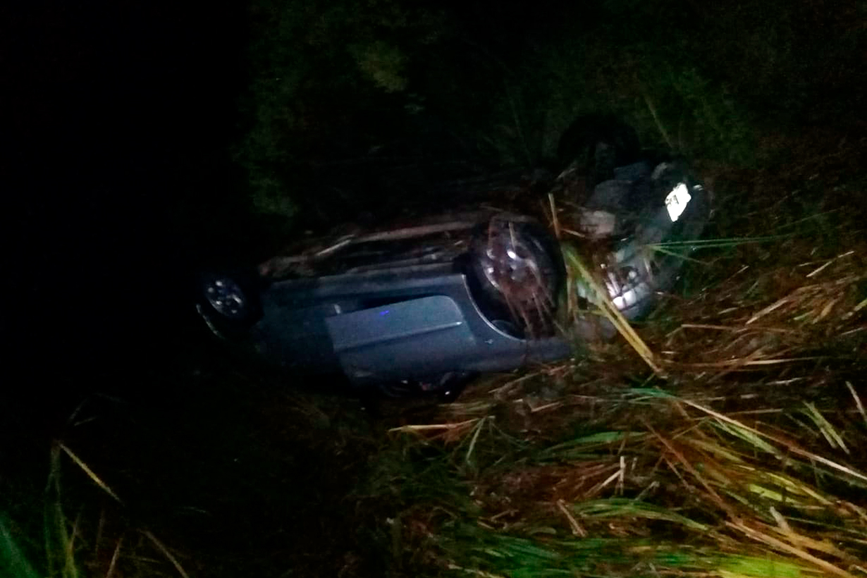 Accidente en la RN14: despiste y vuelco tras morder la banquina cerca de Concordia