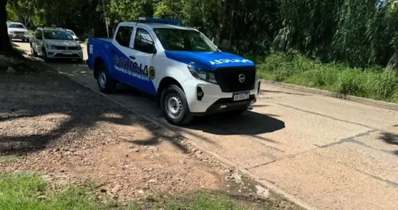 Hombre baleado en plena vía pública; se fuga atacante en motocicleta