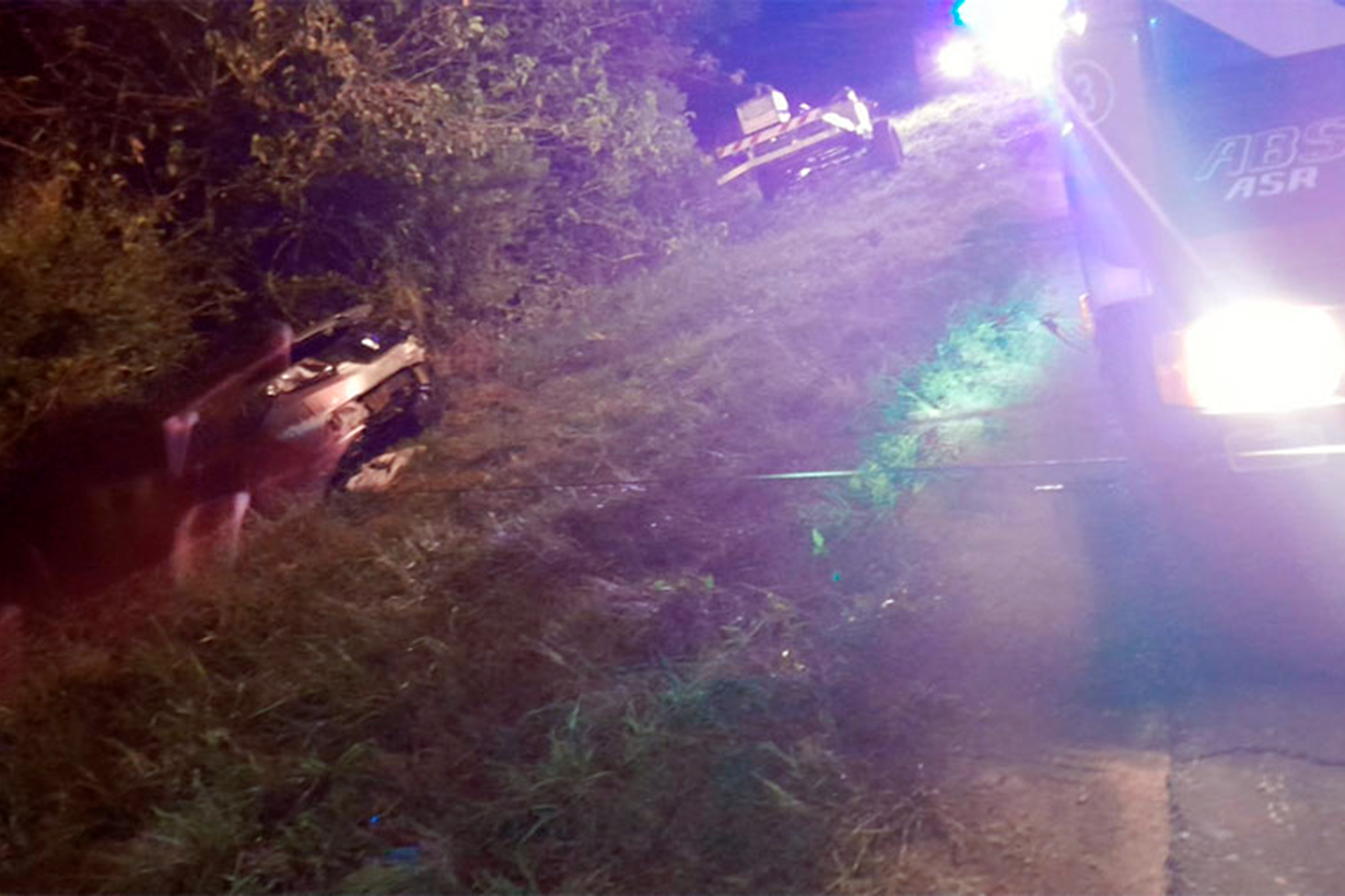 Accidente en Gualeguaychú: un acoplado suelto impacta un auto cerca del puente sobre el río