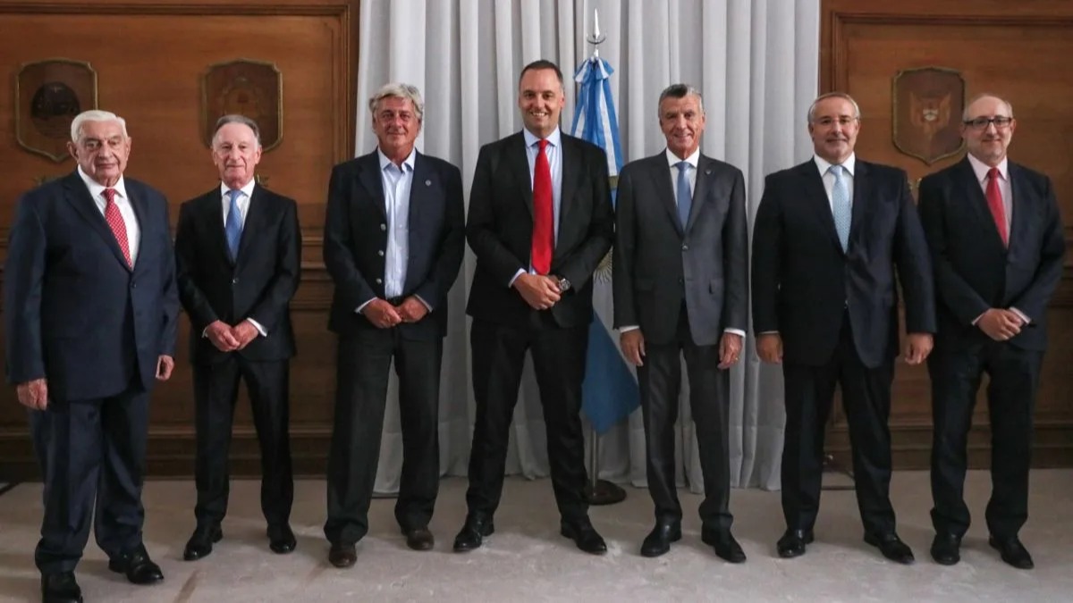 Con buen dato del EMAE, el Gobierno recibió al G6: empresarios destacaron plan económico y respaldaron reformas