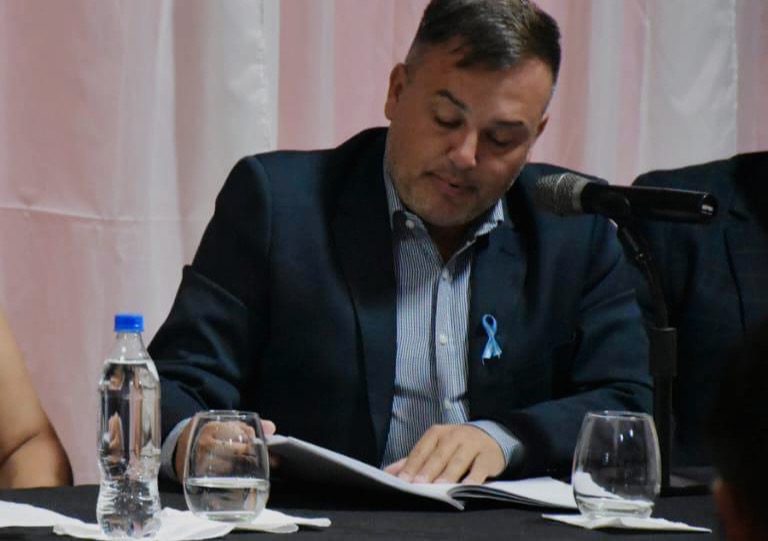 Piedras Blancas pagó una cuota en dólares y otorgó un aumento del 10% a municipales