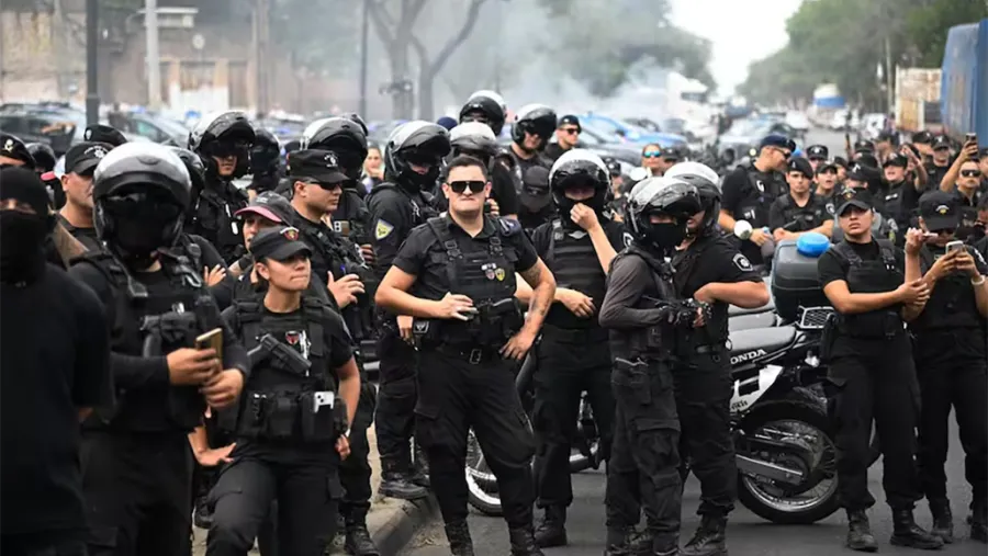 Santa Fe: Pullaro anunció aumentos y la policía levantó la protesta tras garantizar un sueldo mínimo de $1.350.000