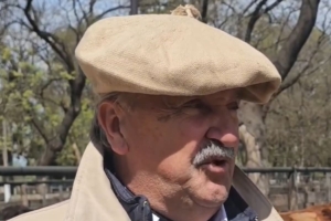 El poder agropecuario del dirigente que pagó millones por una gran campeona y apareció en la foto con el gendarme Gallo