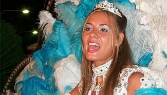 Hasenkamp dio una muestra de su carnaval en Paraná