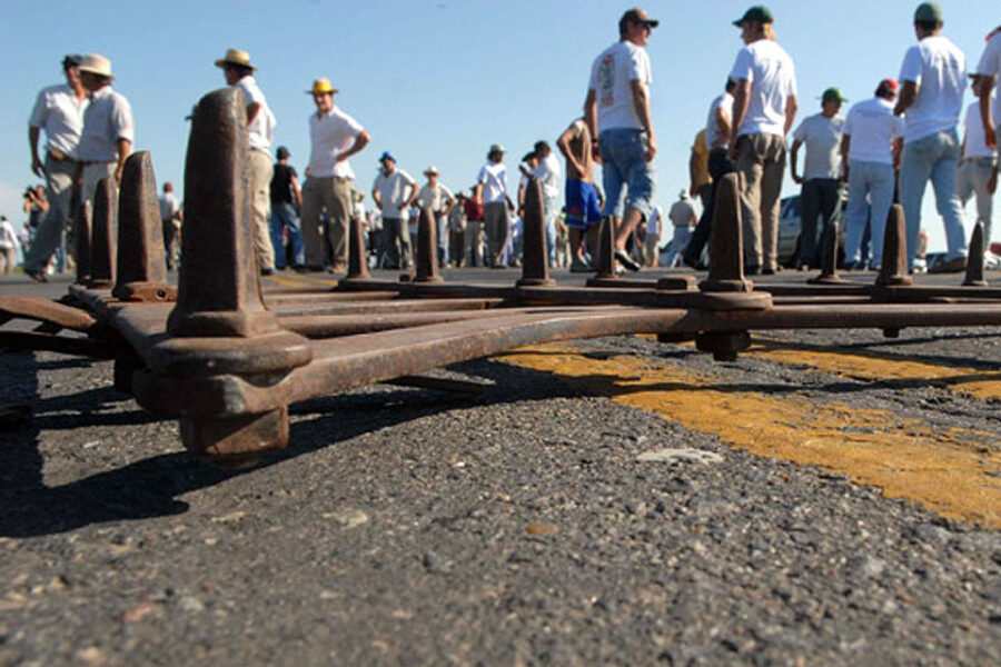 Revuelo por un audio que hablaba de cortar rutas como en 2008