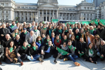 Los “pañuelos verdes” de Cambiemos: fuerte apoyo de referentes del oficialismo a la ley de aborto (firmas en contra en Entre Ríos)